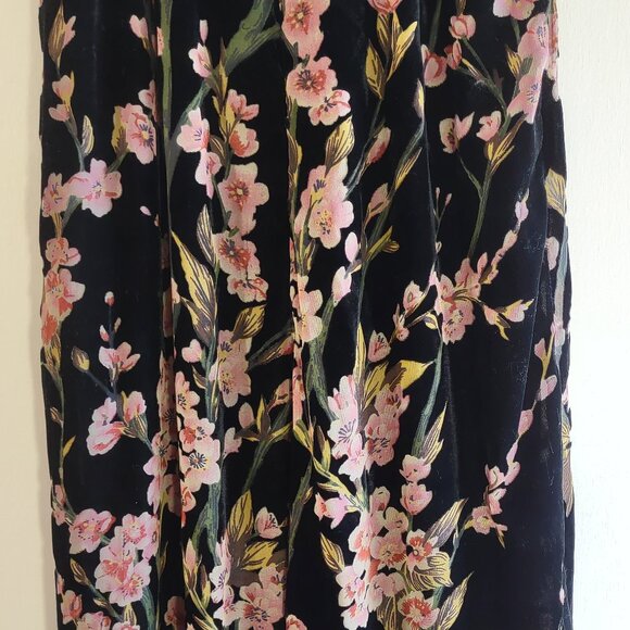 Lulus Black Velvet Floral Jumpsuit Moody Hues Edgy Dark Coquette Size Small EUC - Picture 10 of 12